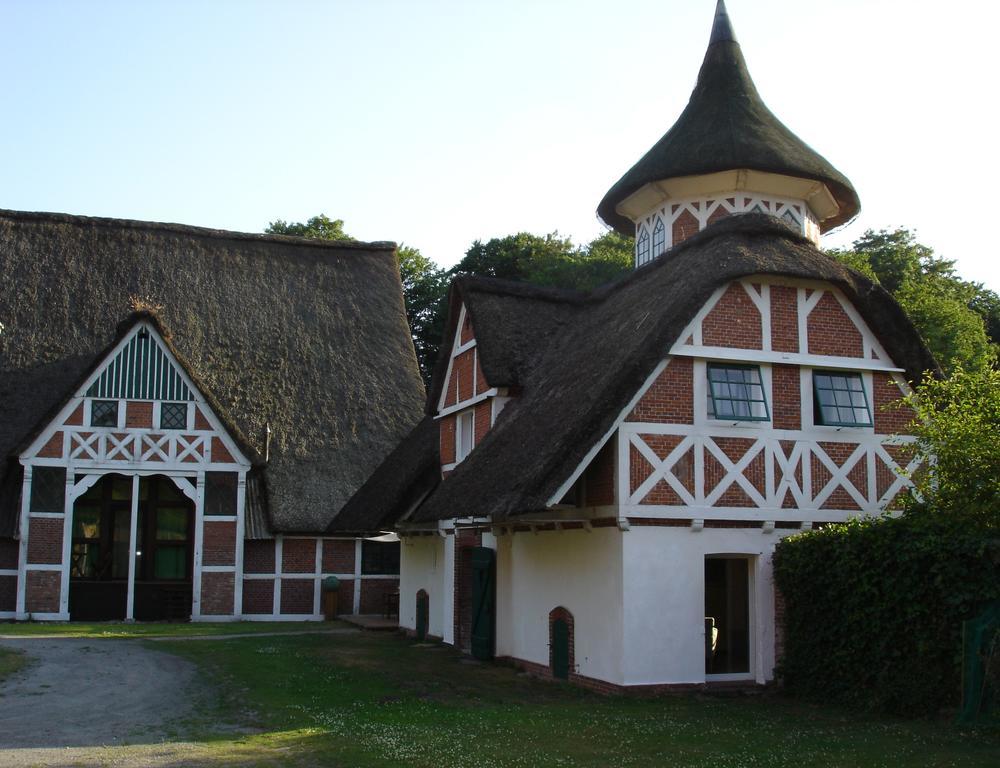 Hotel Taubenhof - Gut Cadenberge Extérieur photo