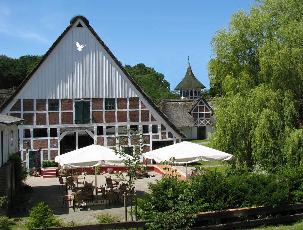 Hotel Taubenhof - Gut Cadenberge Extérieur photo